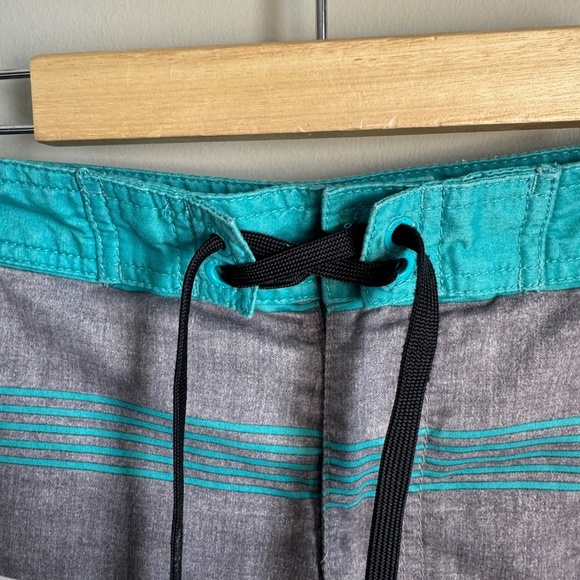 RVCA Men's 36 Classic Non-Stretch Board Shorts Gray Striped Surfer Ocean Beach - Picture 4 of 16